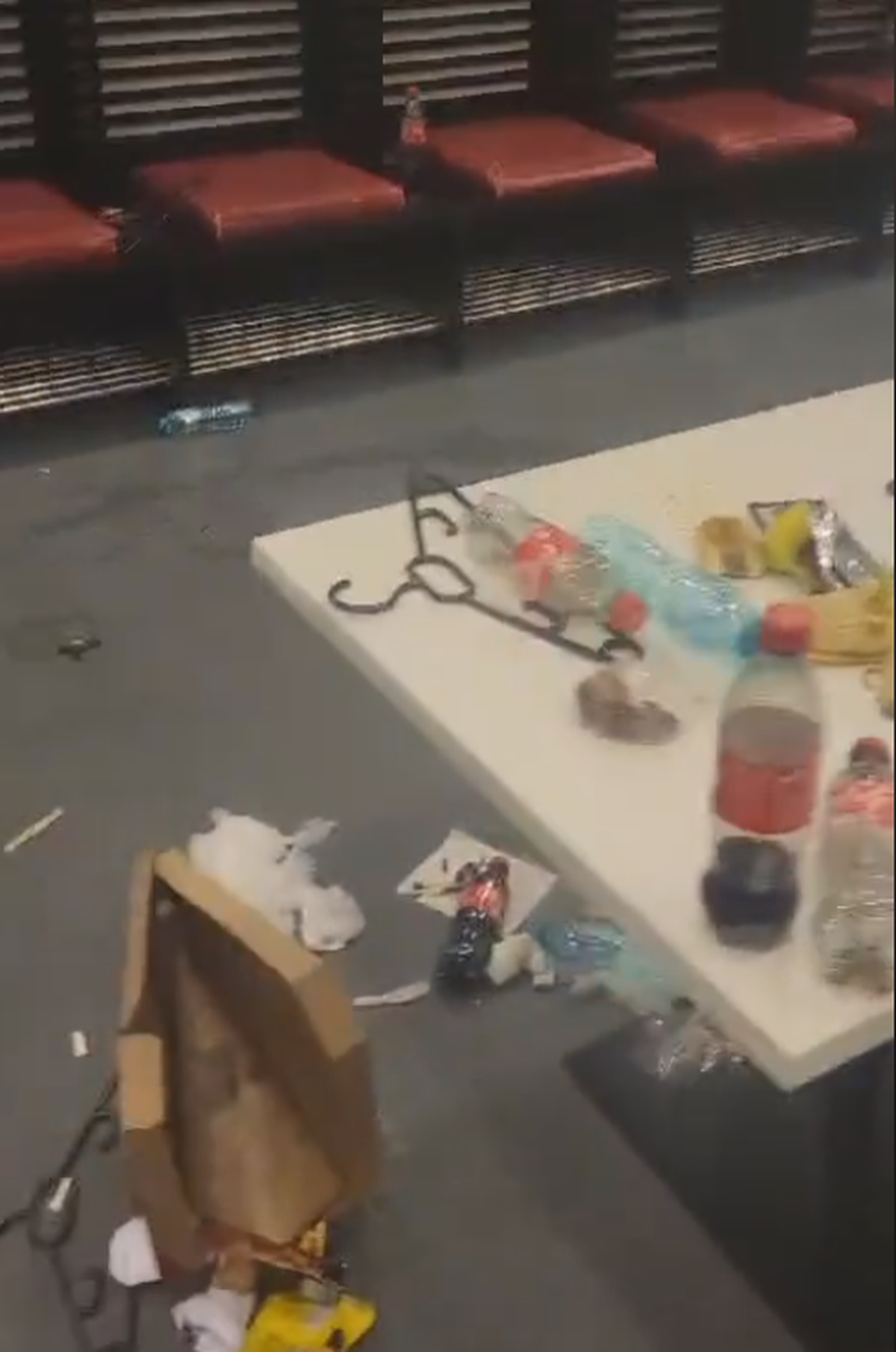 Vestiarul de pe Arena Națională vs. Vestiarul de la Priștina