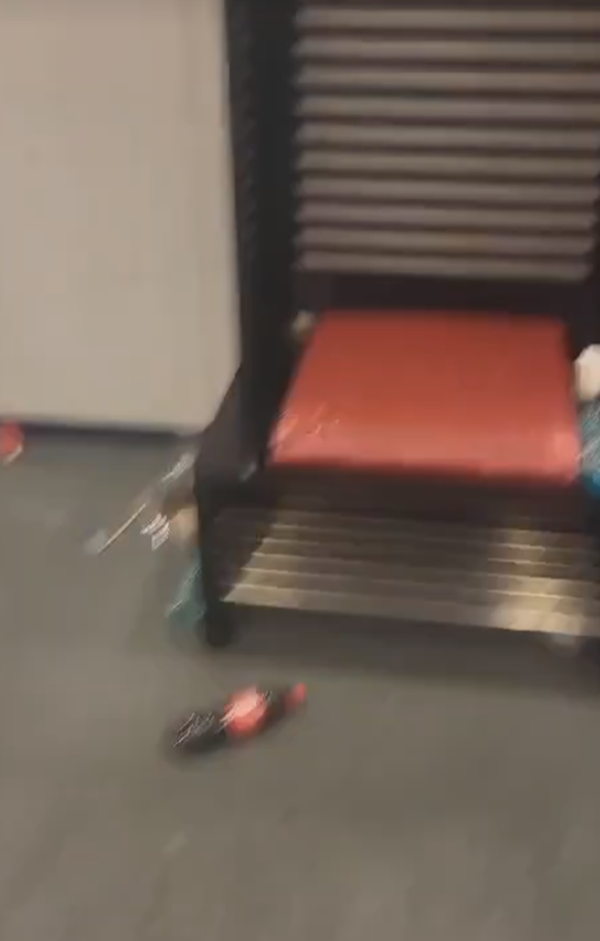 Vestiarul de pe Arena Națională vs. Vestiarul de la Priștina