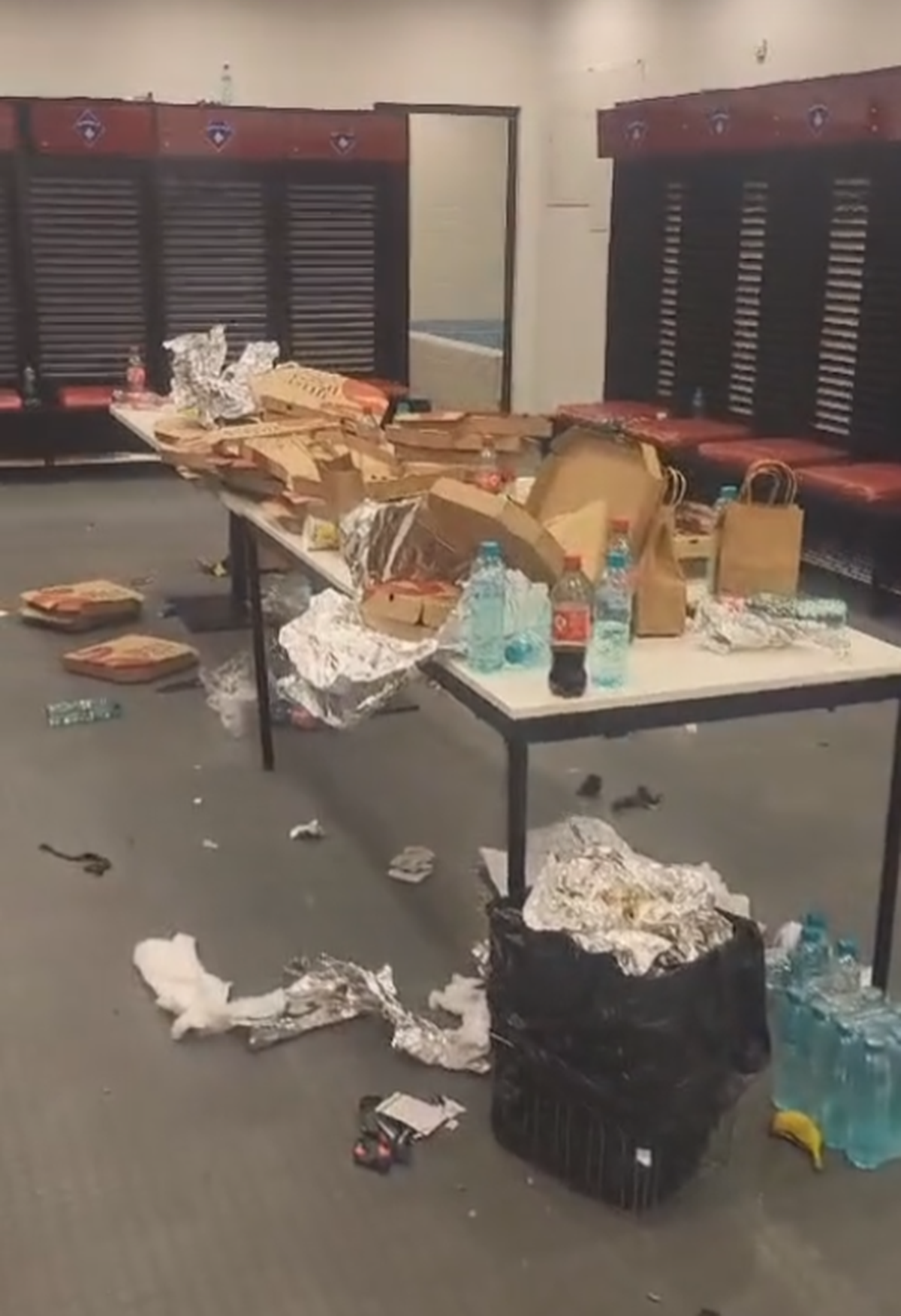 Vestiarul de pe Arena Națională vs. Vestiarul de la Priștina