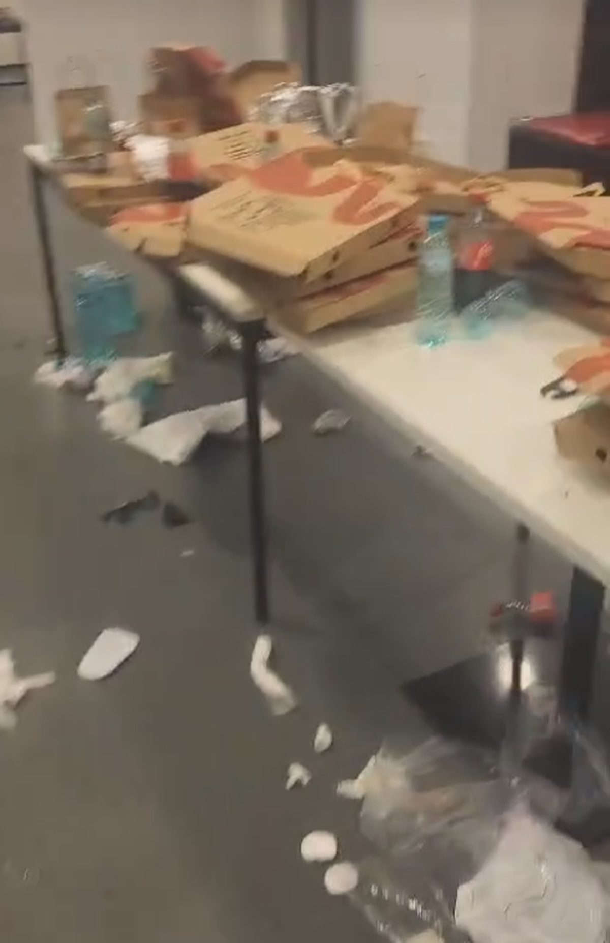 Vestiarul de pe Arena Națională vs. Vestiarul de la Priștina