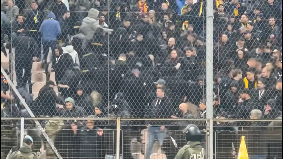 Imagini dure! Fanii români au fost bătuți de Armată în Bosnia » Motivul care a generat haosul în peluză