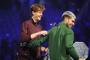 Alcaraz și Sinner, schimb de complimente după finala de la Turneul Campionilor: „Sper să joc cât mai multe împotriva ta”