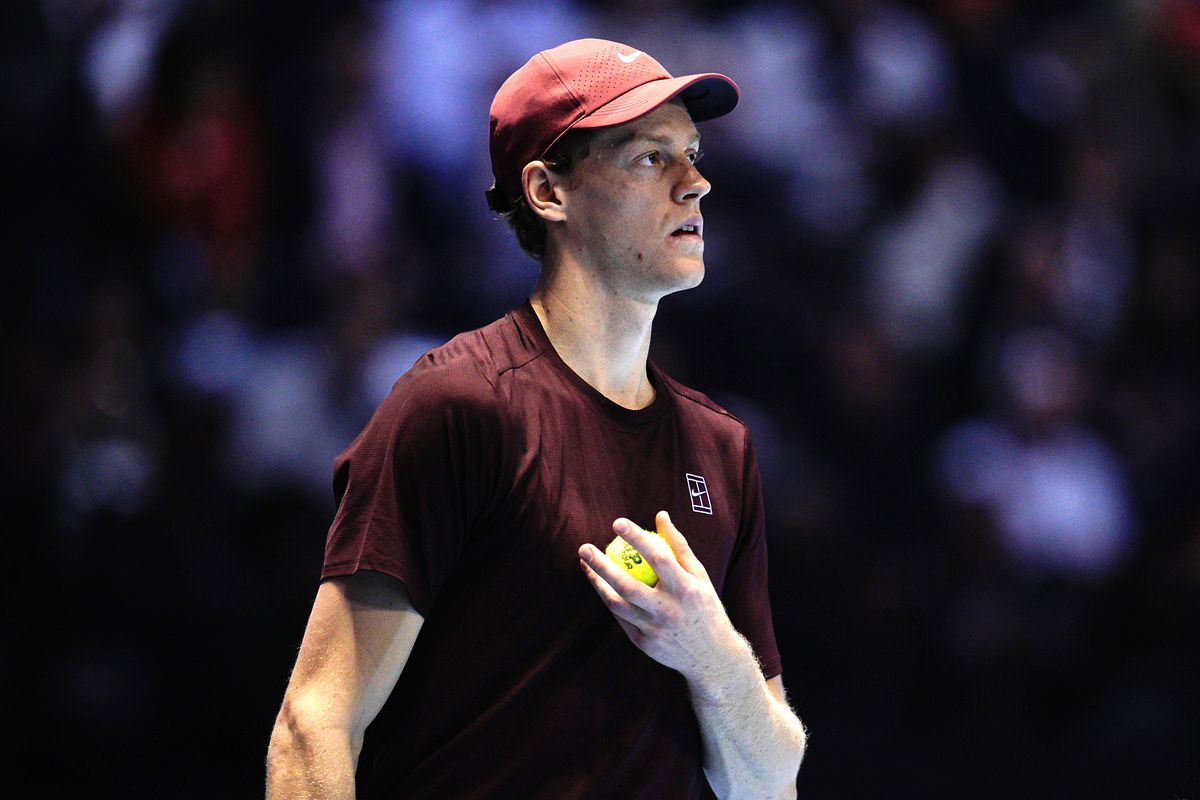 De ce finala dintre Carlos Alcaraz și Jannik Sinner a fost întreruptă timp de 12 minute » Dialogul purtat la mijlocul terenului