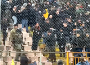Imagini dure! Fanii români au fost bătuți de Armată în Bosnia » Motivul care a generat haosul în peluză