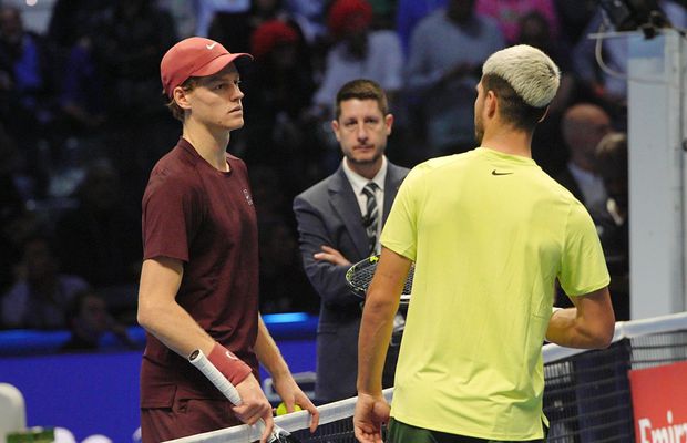 De ce finala dintre Carlos Alcaraz și Jannik Sinner a fost întreruptă timp de 12 minute » Dialogul purtat la mijlocul terenului