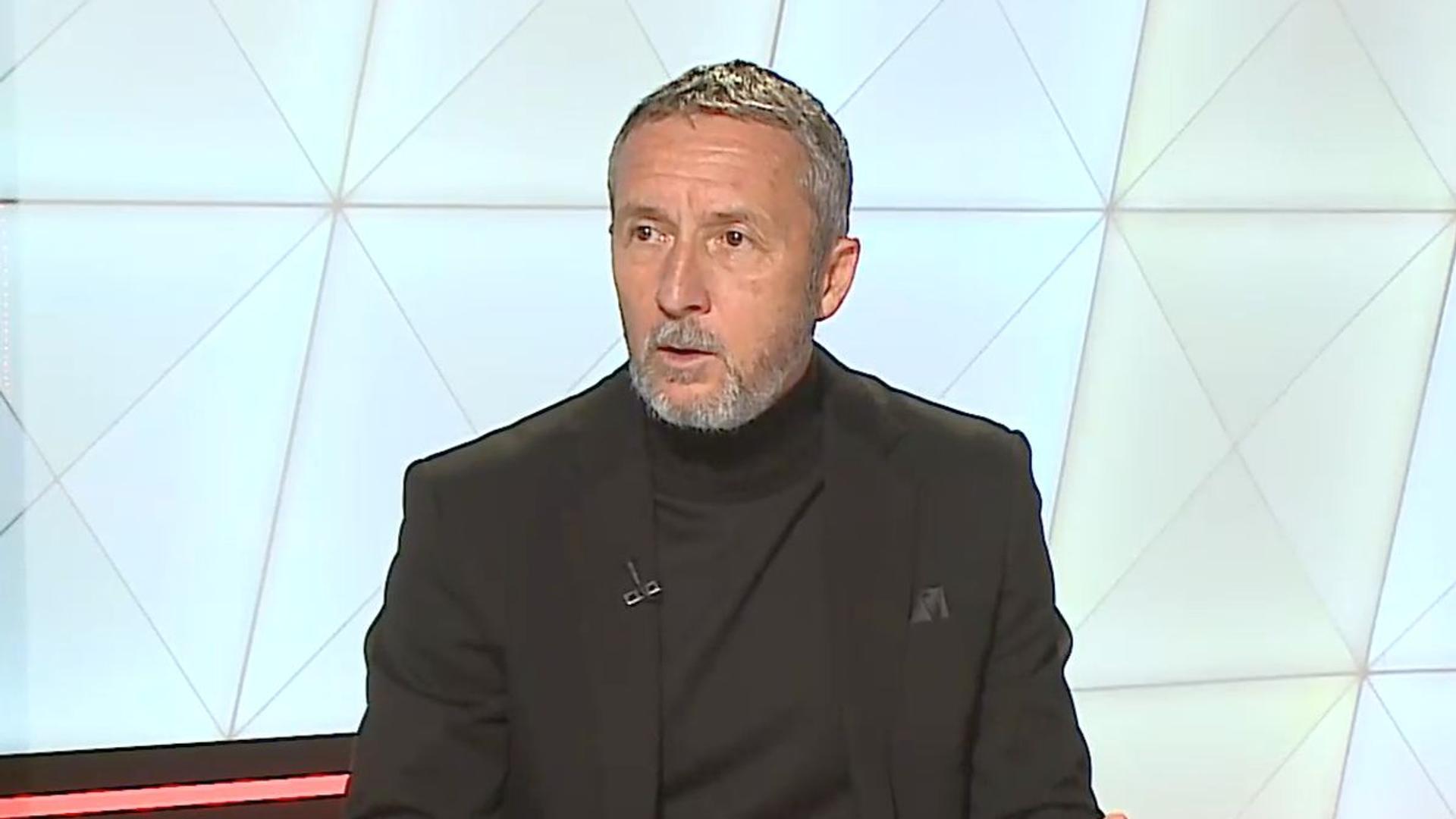 Mihai Stoica explicând regulamentul FCSB privind licență antrenor și rolul antrenorului interimar în conferință de presă oficială | sursa foto: Gazeta Sporturilor