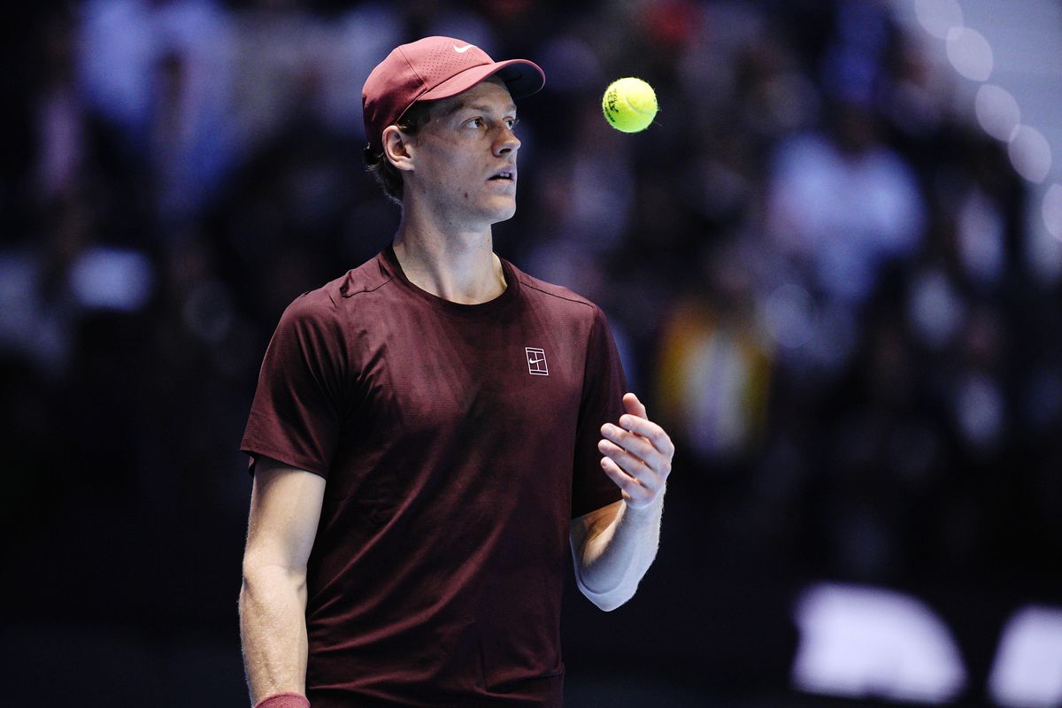 De ce finala dintre Carlos Alcaraz și Jannik Sinner a fost întreruptă timp de 12 minute » Dialogul purtat la mijlocul terenului