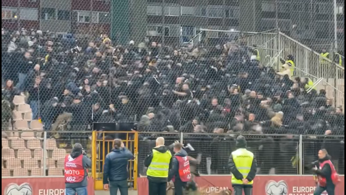 Fanii români au fost bătuți de Armată în Bosnia // foto: captură oslobodjenje.ba