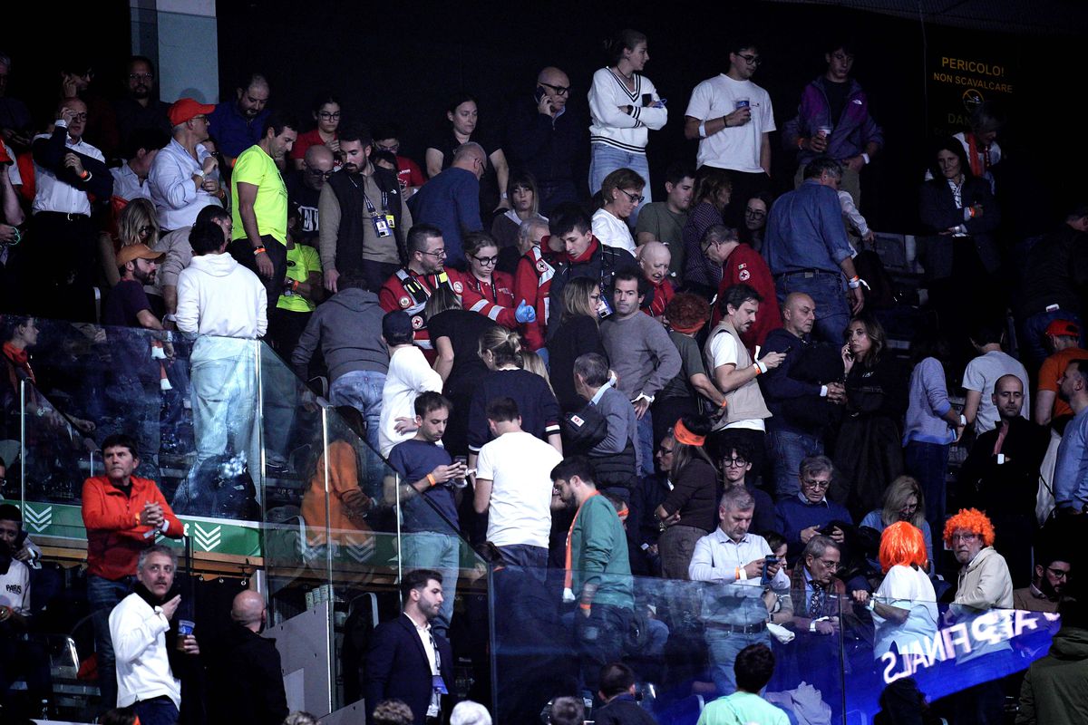 Unui spectator i s-a făcut rău în timpul finalei dintre Carlos Alcaraz și Jannik Sinner