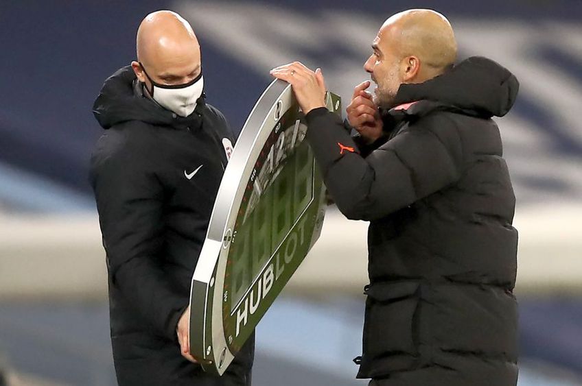 Pep Guardiola și arbitrul Anthony Taylor // foto: Guliver/gettyimages