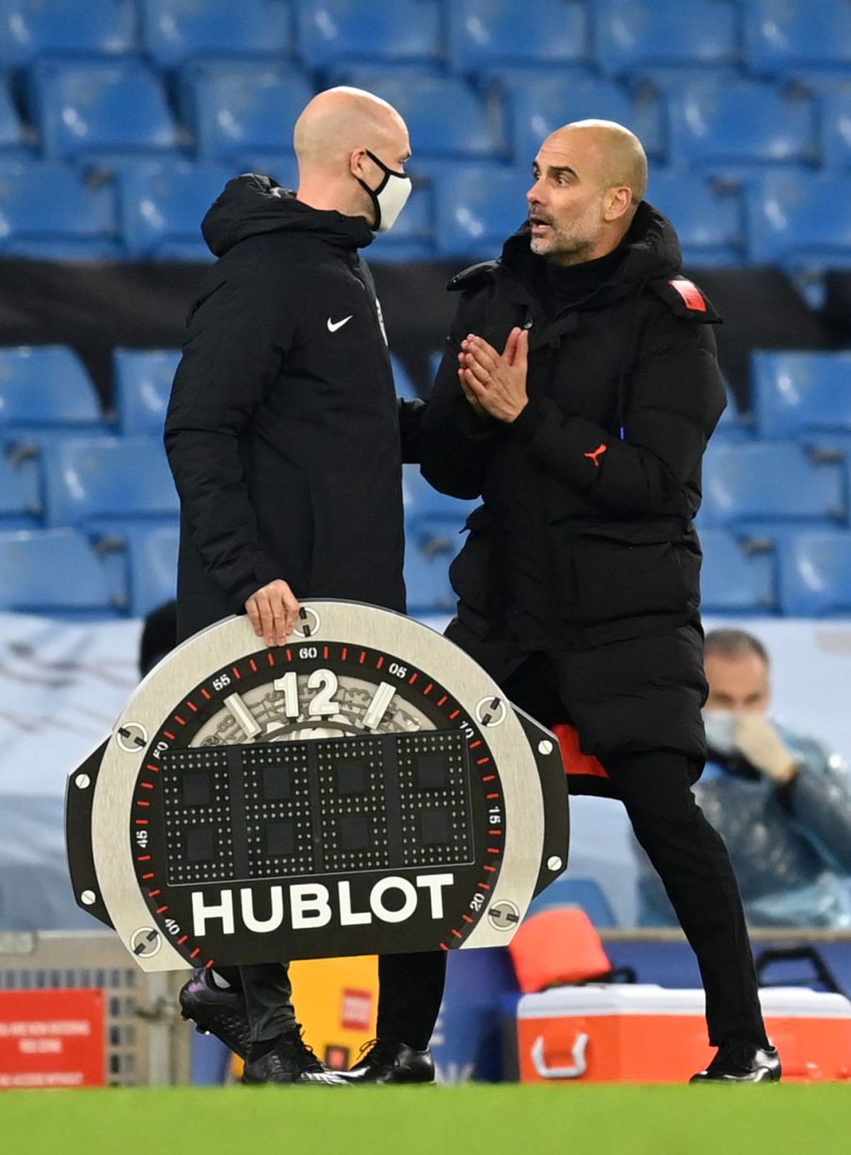 Pep Guardiola, moment de disperare în Manchester City - WBA! L-a implorat pe arbitru să mai prelungească meciul