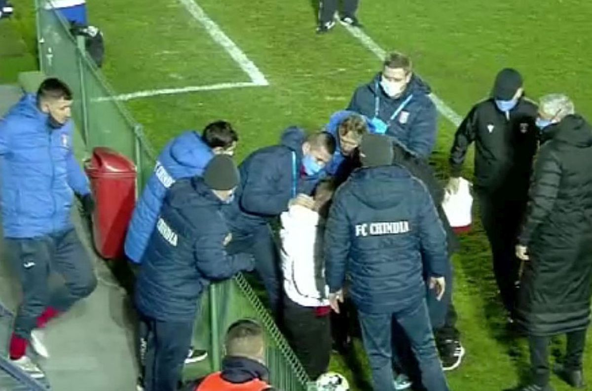 FOTO. Voluntari - Chindia, întrerupt în prima repriză! Un copil de mingi a avut nevoie de intervenția ambulanței