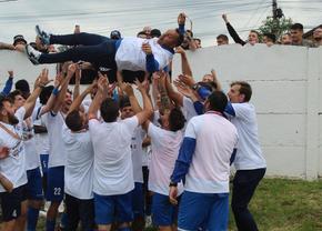 Cutremur în fotbalul românesc: o echipă de Liga 2 a dat afară antrenorul și toți jucătorii!