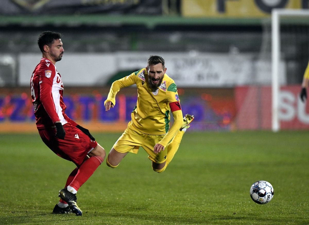 Luni se trage linie! Mircea Rednic dă afară masiv de la Dinamo! Începe cu jucătorii aduși de el, doar 3 nume rezistă