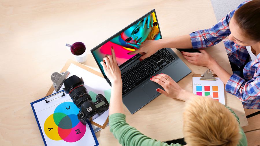 Fă un cadou cu adevărat memorabil: 4 propuneri de laptopuri ASUS