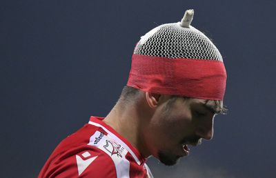 Ședință în benzinărie » Ultimele informații de la Dinamo: au bătut cu pumnii în geam, Rednic a înfruntat fanii