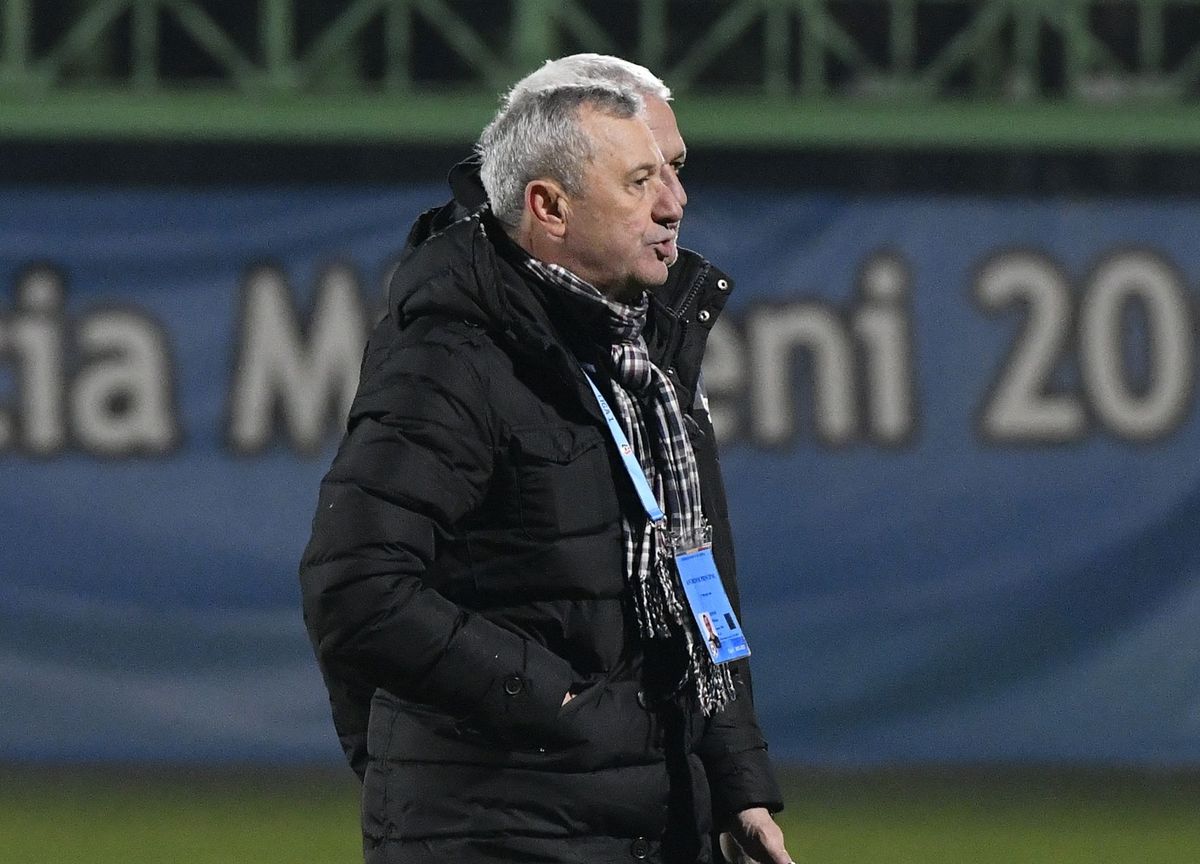 Luni se trage linie! Mircea Rednic dă afară masiv de la Dinamo! Începe cu jucătorii aduși de el, doar 3 nume rezistă
