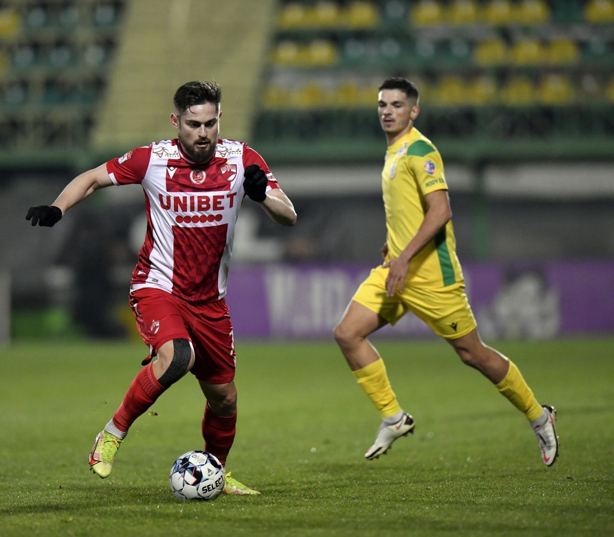 Luni se trage linie! Mircea Rednic dă afară masiv de la Dinamo! Începe cu jucătorii aduși de el, doar 3 nume rezistă