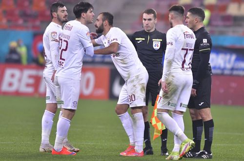 Atacanții Rapidului Younes Bnou Marzouk (25 de ani) și Adrian Bălan (31) au fost inexistenți în derby-ul cu FCSB (1-3).