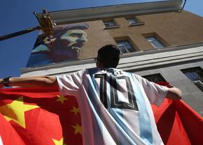S-au prăbușit! » Producătorul de echipament cu care colaborează naționala Argentinei anunță epuizarea stocurilor cu tricoul lui Lionel Messi