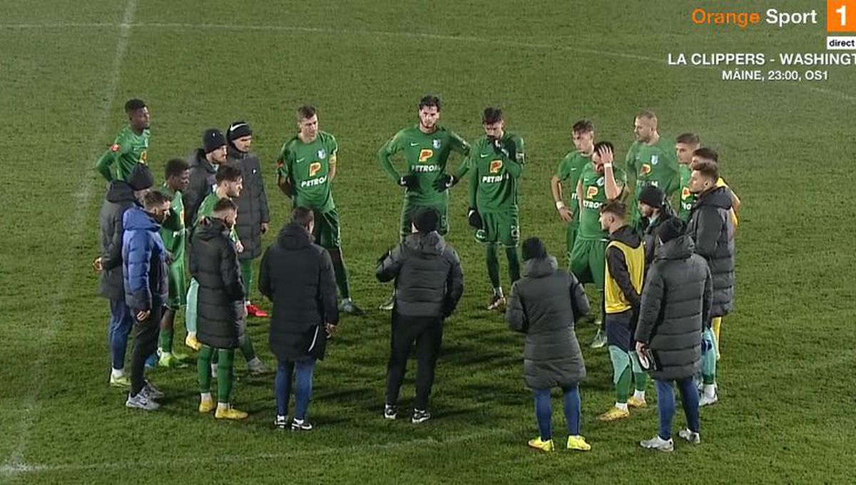 Gică Hagi i-a băgat pe jucători în „ședință” direct pe teren! Nervi și reproșuri după egalul costisitor