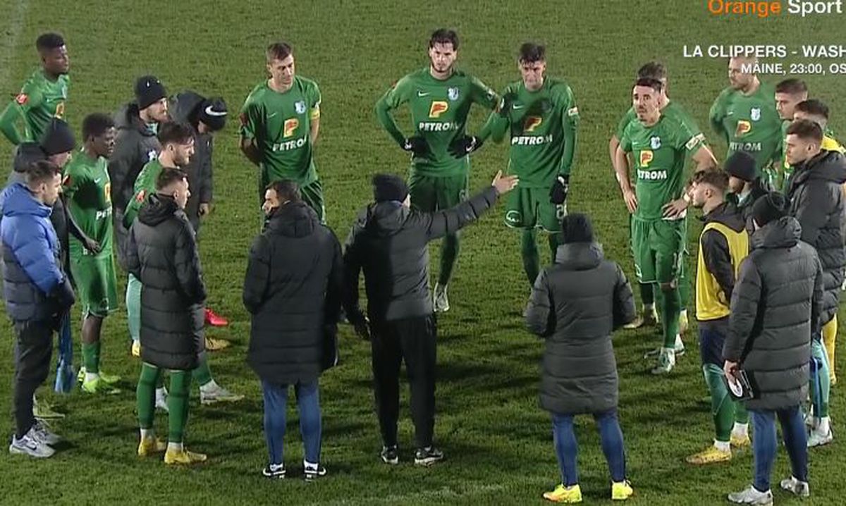 Gică Hagi i-a băgat pe jucători în „ședință” direct pe teren! Nervi și reproșuri după egalul costisitor