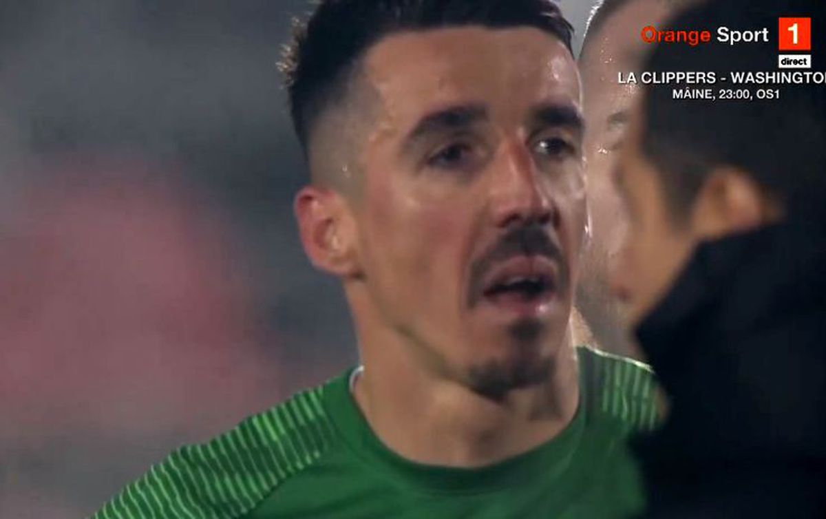 Gică Hagi i-a băgat pe jucători în „ședință” direct pe teren! Nervi și reproșuri după egalul costisitor