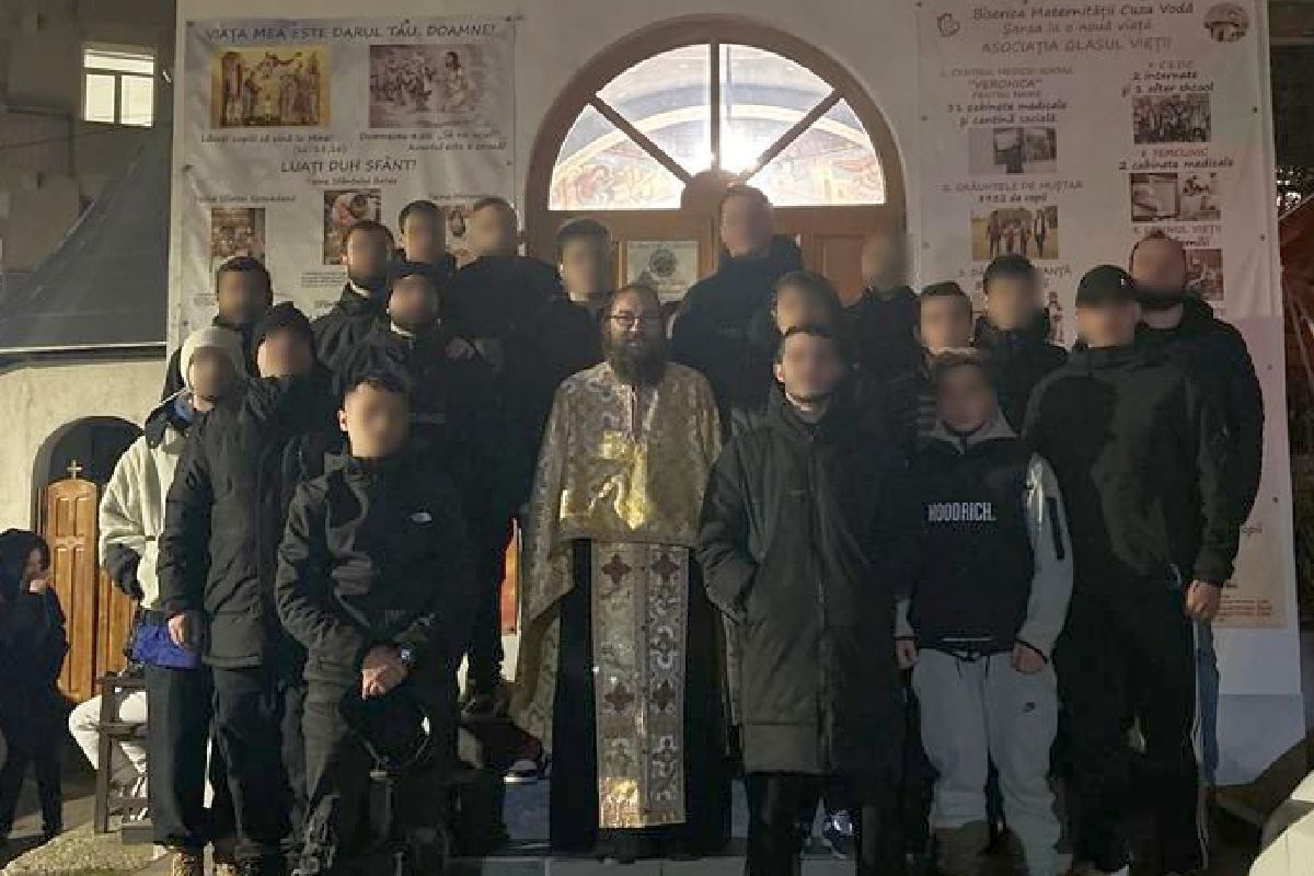 Suporterii lui Poli Iași au mers la spital și au donat sute de pachete copiilor aflați în suferință