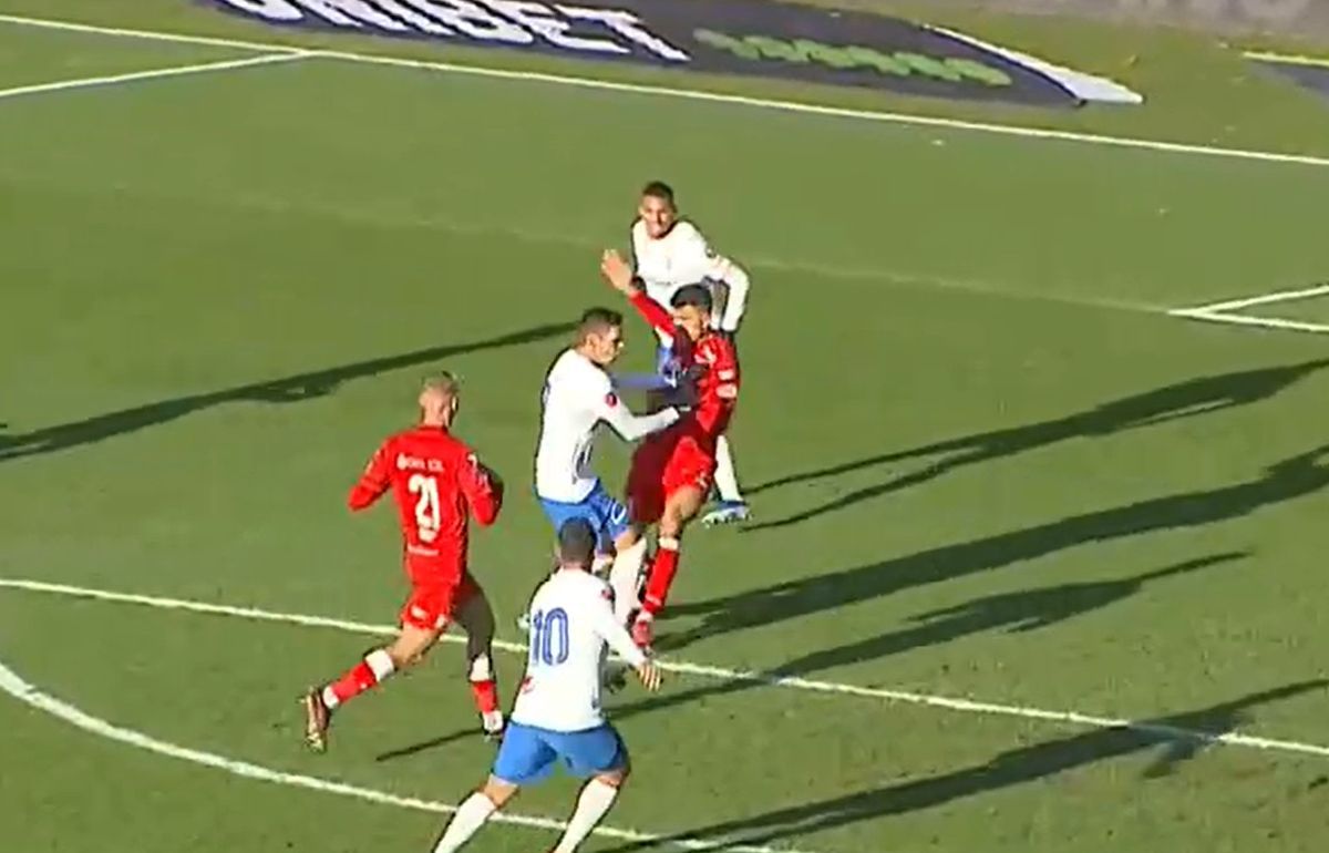 Fază controversată la Sibiu » Farul a cerut penalty cu UTA