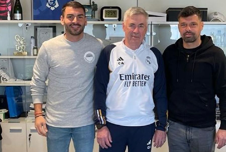 Florin Maxim (în dreapta), alături de Ancelotti și Cătălin Ojiga, preparatorul fizic al Corvinului / Sursă foto: Facebook Experiența carierei pentru un antrenor pe val din România » A mers la Madrid să ia lecții de la Carlo Ancelotti
