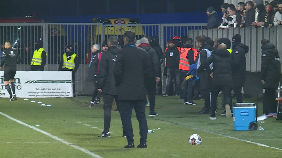 Nu s-a văzut la TV » Conflict deschis, cu Bergodi în prim-plan! Antrenorul a fost oprit cu greu