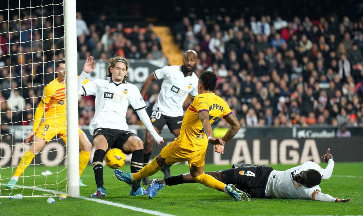 Barcelona a condus pe Mestalla, dar a comis-o din nou! Drumul spre apărarea titlului, tot mai complicat