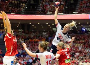 „E cea mai bună din lume, ea este regina Henny Reistad!” » A înscris golul calificării Norvegiei în finala Campionatului Mondial și e ridicată în slăvi de colege