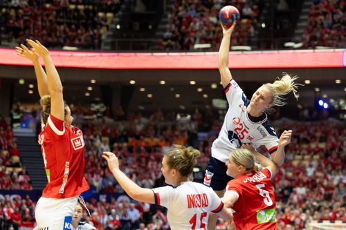 Henny Reistad și aruncarea decisivă din semifinala cu Danemarca Foto Imago