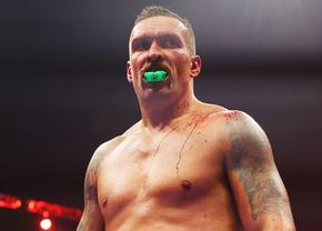 Înaintea duelului cu Tyson Fury, Oleksandr Usyk a primit o scrisoare emoționantă de pe frontul din Ucraina: „Ne uităm la toate luptele tale”