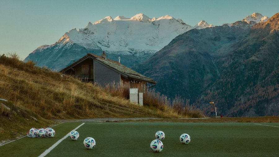 ADIDAS  LANSEAZĂ „KONEKTIS” - MINGEA OFICIALĂ DE MECI PENTRU UEFA WOMEN'S EURO 2025