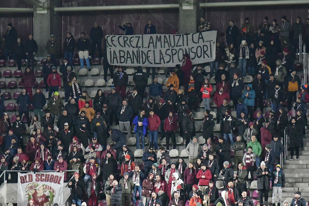 Continuă scandalul la Rapid » Suporterii au strigat: „Demisia, demisia!” + mesaj jignitor