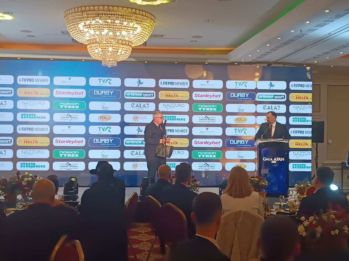 Ngezana, gest neașteptat pe scenă, la 24 de ore după ce Gigi Becali l-a acuzat că s-a dat lovit