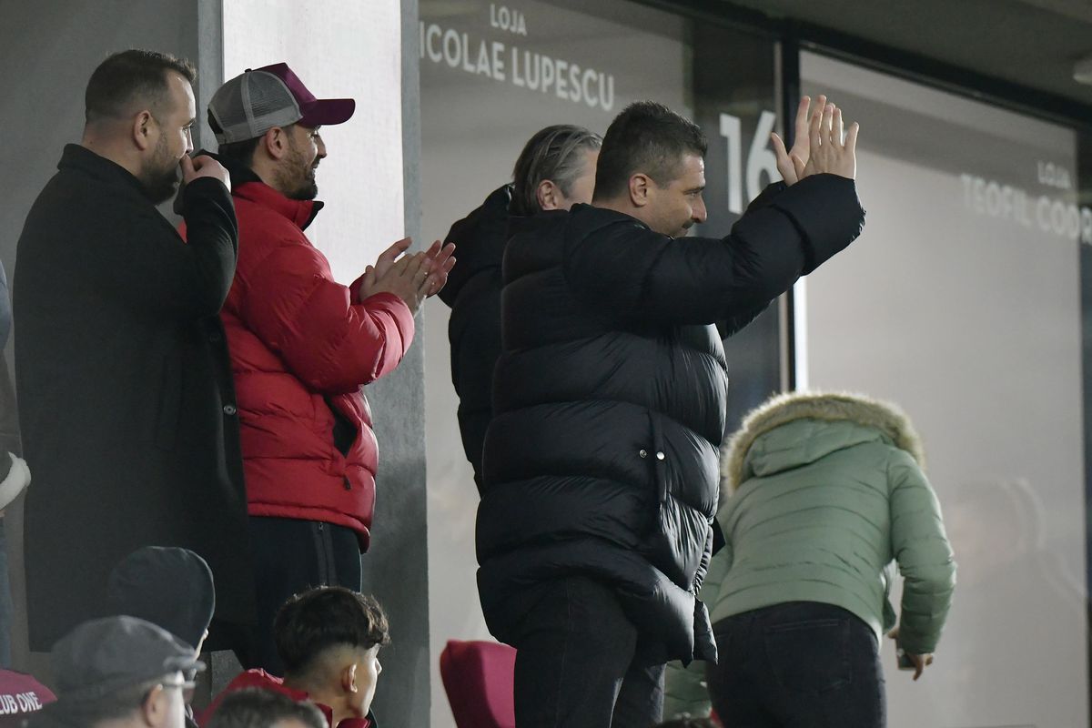 Primii 5 fotbaliști care ar putea face subiectul unor transferuri pe axa Genoa - Rapid » Vârful dorit de Gigi Becali și urmașul lui Memphis Depay