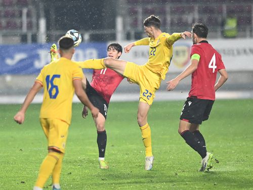 Vladislav Blănuță (nr. 22) a devenit o prezență obișnuită la acțiunile României U21. Foto: Imago