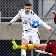 Alex Țîrlea, în perioada de la Real. În noiembrie 2018, românul a fost integralist în partida contra lui AS Roma din Youth League, pasând decisiv la un gol. / Sursă foto: Instagram/realmadrid.com