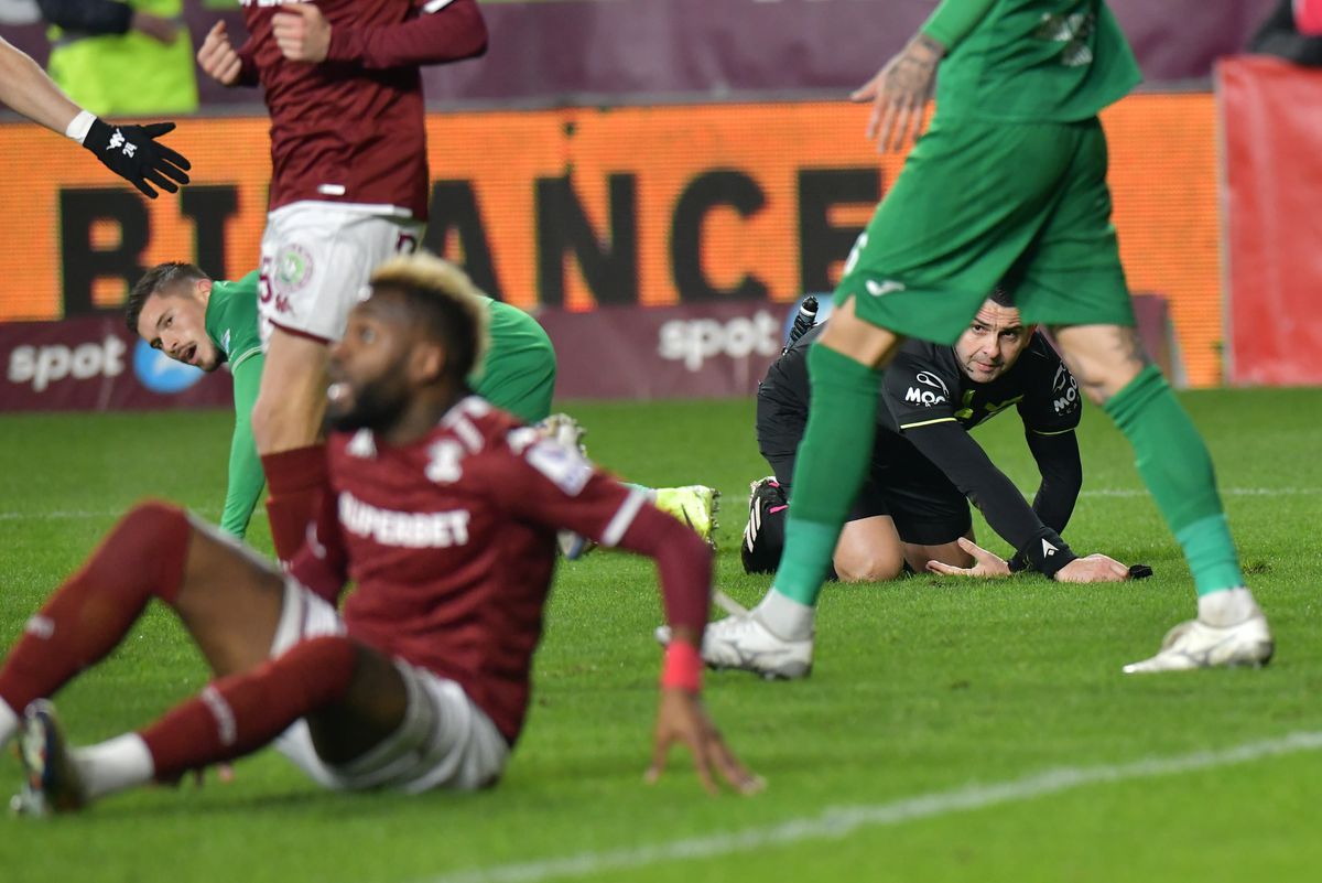 Primii 5 fotbaliști care ar putea face subiectul unor transferuri pe axa Genoa - Rapid » Vârful dorit de Gigi Becali și urmașul lui Memphis Depay