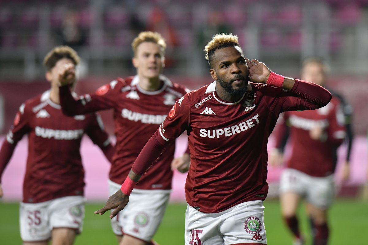 Primii 5 fotbaliști care ar putea face subiectul unor transferuri pe axa Genoa - Rapid » Vârful dorit de Gigi Becali și urmașul lui Memphis Depay