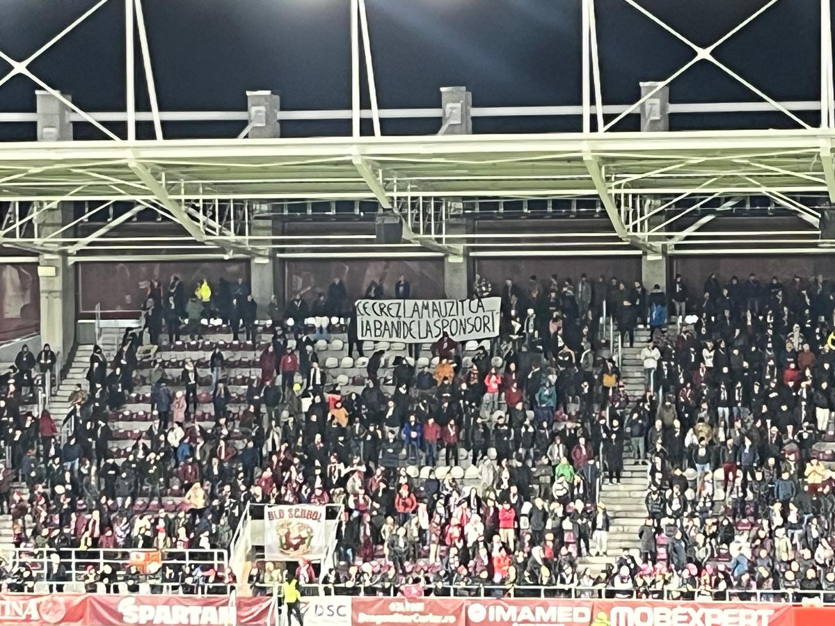 Continuă scandalul la Rapid » Suporterii au strigat: „Demisia, demisia!” + mesaj jignitor