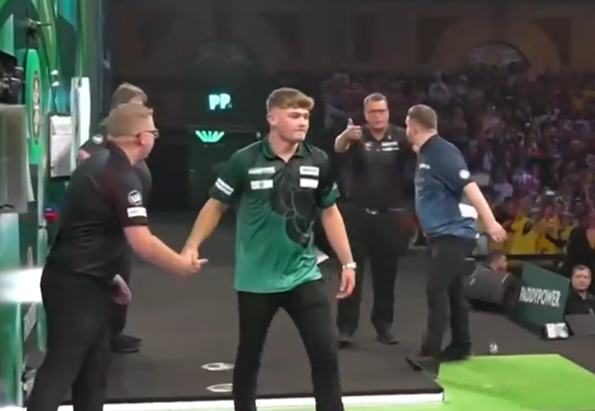 Explozie de nervi la Campionatul Mondial » Un jucător a părăsit scena cu mâna plină de sânge