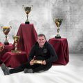 Gheorghe Hagi are 7 trofee - record absolut - de Fotbalistul Anului și două trofee de Antrenorul Anului. De altfel, „Regele” este singurul câștigător la două categorii diferite în Superlativele GSP.