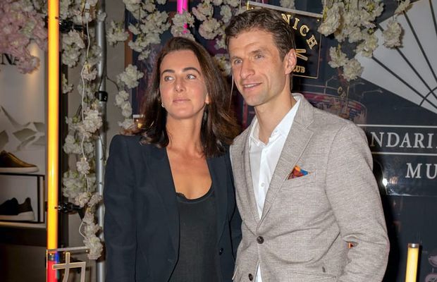 Nevasta nu-l urmează pe Thomas Muller în America » Lisa a intrat în politică