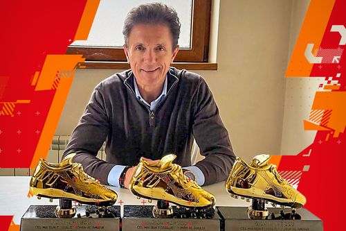 Gică Popescu cu trofeul de Fobalistul Anului, acordat de Gazeta Sporturilor, foto: arhiva personală