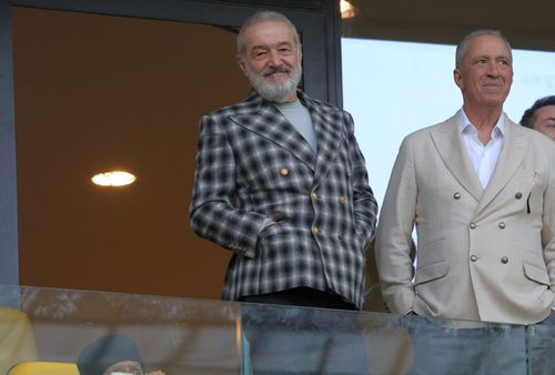 Gigi Becali anunță că plătește 900.000 de euro pentru a-i obține semnătura: „Gata, e rezolvată treaba”