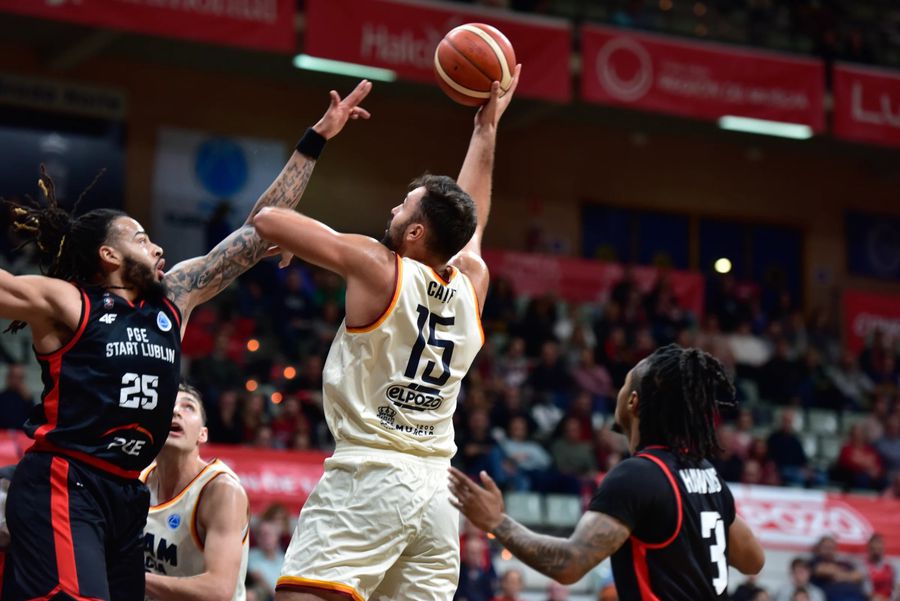 Emanuel Cățe, pivotul lui UCAM Murcia/Foto: fiba.basketball Start istoric în cel mai puternic campionat al Europei pentru echipa unui baschetbalist român: „Unul din cele mai bune momente ale carierei”